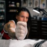 Thiago Cortez revela os cuidados essenciais para um piercing seguro e bonito