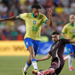 Éderson é chamado por Ancelotti após corte de Wesley e reforça Seleção na Copa